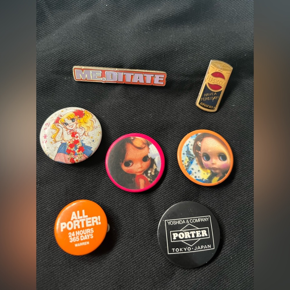 Vintage Blythe doll, Porter, and more button lapel pins SET (7 TOTAL) BUNDLE LOT